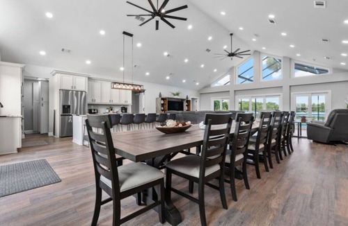 Lake Shore Estates House | Spacious Lake Tarpon Getaway