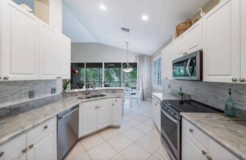 North Naples Condo | Spacious Lakefront Condo in Gated North Naples.Near Beach & Mercato
