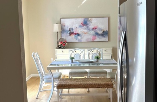 North Naples Condo | Spacious Lakefront Condo in Gated North Naples.Near Beach & Mercato