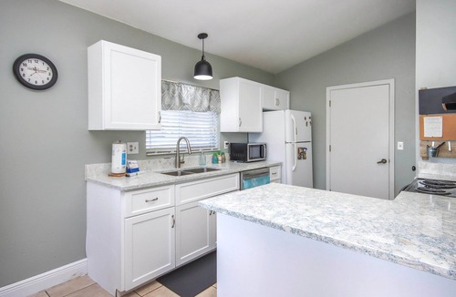 North Fort Myers House | Spacious lakefront pool home in North Fort Myers - Horizon Oasis