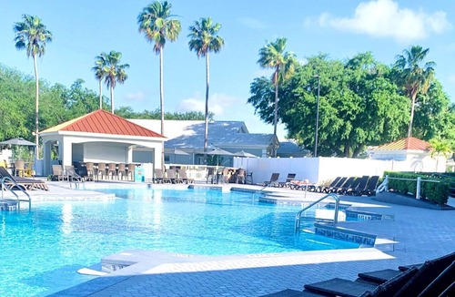 West Kissimmee Hotel | Spacious, Modern Condo Ideal for Couples & Family Getaways | Free Parking & Pool