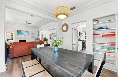 Pinewood Park House | Spacious Private Pool Compound with Detached Guest House and BBQ Grill