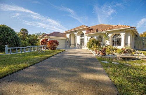 Rural Estates House | Spacious Retreat Home in Quiet Naples Neighborhood