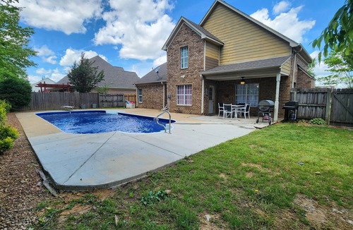 Olive Branch House | Spacious Six-Bedroom House with a Private Pool in Olive Branch