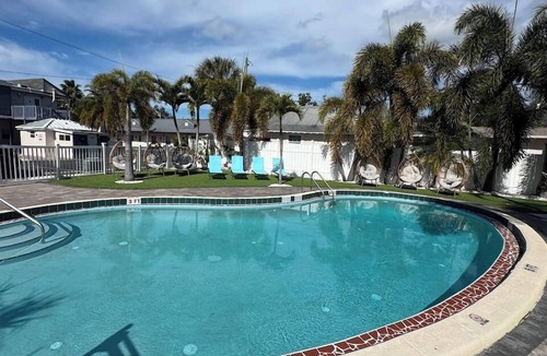 Clearwater Apartment | Spacious studio with king bed Pool Pets OK #10