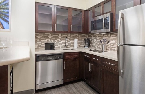 Seybold Hotel | Spacious Suites Perfect for Quick Miami Trips | Free Shuttle to Airport, Pool!