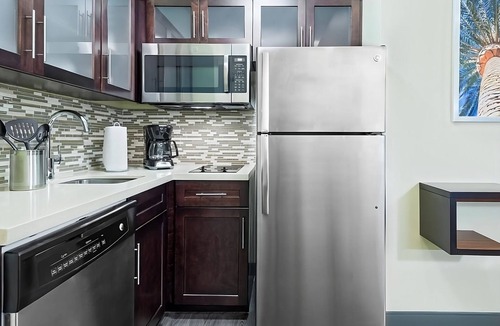 Seybold Hotel | Spacious Suites Perfect for Quick Miami Trips | Free Shuttle to Airport, Pool!