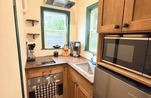 Salem Lakes House | Spacious tiny house on horse farm