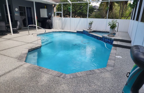 Grand Oaks House | Special summer discounts available NOW! Family-Friendly Heated Pool Escape