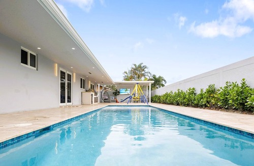 Westchester Villa | Spectacular Miami Oasis/5 Bedrooms/Htd Pool/MiniGolf/Playground/Baby Items