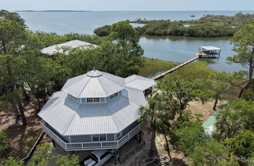 Cedar Key House | Spectacular Waterfront Property at Cloud 9!