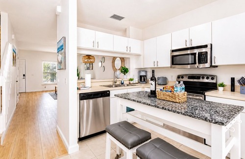 Sabal Harbour House | Sports & Beach Hub! 2BR/3-Beds Near IMG, Premier Campus & AMI!