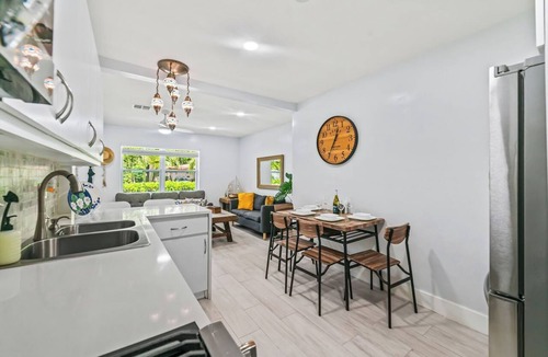 Harbor Village House | Spotless 2BR Duplex, 5 Min to the Beach, Beach and Baby Gear Included