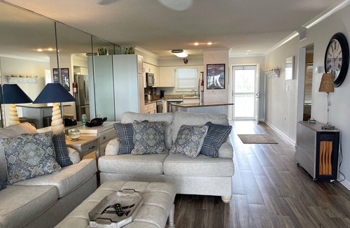 Orange Beach East Condo | Spring Break Ready-Boat Friendly-Pool-sleeps 4
