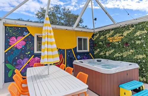 South Bradenton House | Spring into adventure*HTD Pool*Hot Tub*Fire Pit