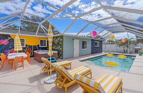 South Bradenton House | Spring into adventure*HTD Pool*Hot Tub*Fire Pit