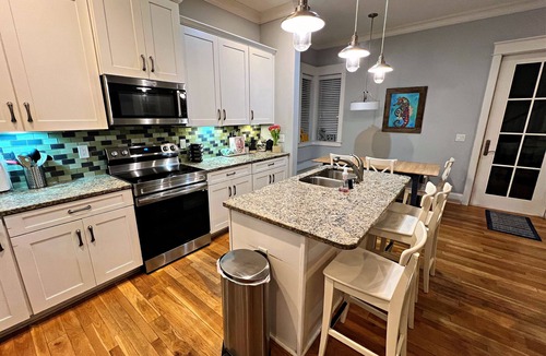 Lakeside at Blue Mountain Beach House | Spring & Summer dates available! 2 Primaries Walk to Beach