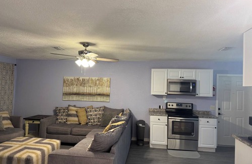 Trenton House | Springs basecamp for up to 6, less than 3 miles from Fanning Springs State Park.
