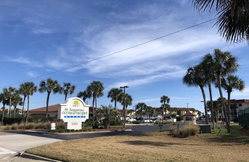 St. Augustine Beach Condo | St Augustine Beach Island Escape 2 bed,2 bath,1st floor condo steps to the beach
