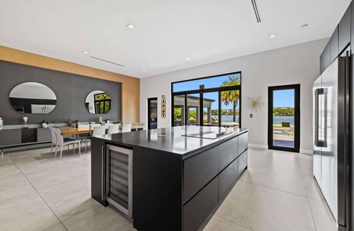North Miami Beach Villa | Star Villa | Opulent Waterfront Property