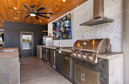 North Miami Beach Villa | Star Villa | Opulent Waterfront Property