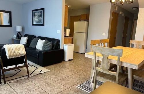 Springdale House | Stay and enjoy in this convenient & centrally-located 2-storey townhouse/duplex.