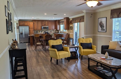 Valley Grande House | Stay at a 4-bedroom Unique Historic Landmark just outside of the city of Selma.n