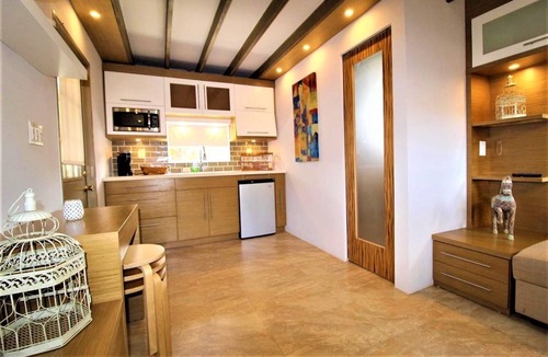 Homestead House | Stay in our cozy tiny house inside an award-winning garden in SW Miami-Dade’s beautiful Redlands!