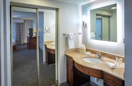 Northeast Pensacola Hotel | Staybridge Pensacola Int'l Airport Queen Studio