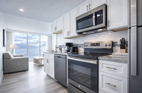Daytona Beach Hotel | Steps to Beach – 2 Modern Coastal Units Ideal for Groups or Family Trips