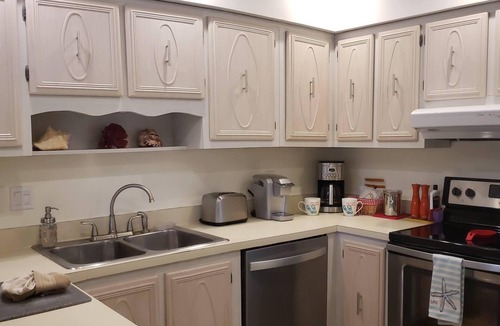 St. Augustine Beach Villa | STEPS TO THE BEACH, SABTC 2BR/2BA VILLA, CLEAN, QUIET, POOLS, 5-STAR REVIEWS!