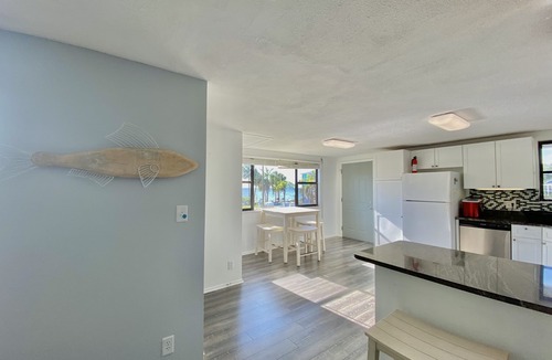 Pine Island House | Steps to the beach! Minutes to WEEKI WACHEE.