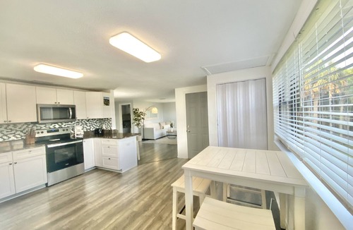 Pine Island House | Steps to the beach! Minutes to WEEKI WACHEE.