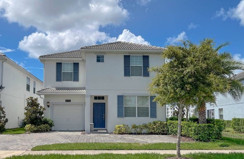 Kissimmee House | Storey Lake Resort 6 Bedroom Pool Home with Lake Views