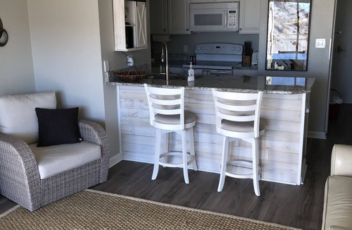 Orange Beach Apartment | Studio condo - beautiful side-view of the Gulf!