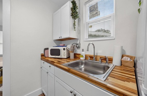 South Pensacola House | Studio Cottage Close to Downtown & NAS