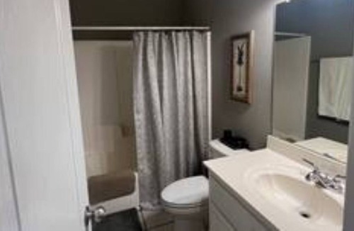 Athens Condo | Stunning 2 Bedroom Condo With Water Views!