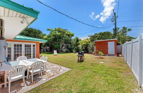 Cocoa Beach House | Stunning Beachside Retreat Family House - One Block Walk from the Beach ☀️
