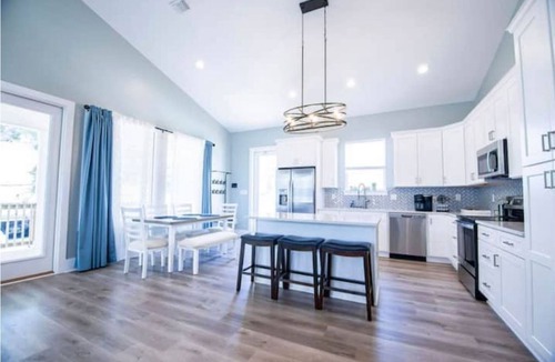 Mississippi City House | Stunning Comfortable Beach View House! Play Pool by the Beach! Great Family fun!