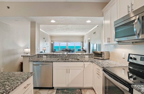 Redington Shores Condo | Stunning Gulf-Front 3BR Condo in Redington Shores – Pool, Balcony & Pet-Friendly