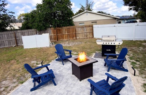 Casselberry House | Stunning Luxury Villa, Heated Pool - Gym - BBQ - Fire Pit - EV Charger | Sleeps 8