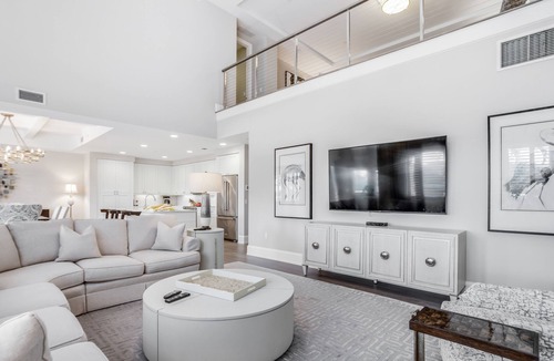 Redevelopment Area Condo | Stunning Naples Condo Near the Beach & Shopping W/Shared Pool & Gas Grills