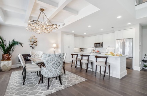 Redevelopment Area Condo | Stunning Naples Condo Near the Beach & Shopping W/Shared Pool & Gas Grills