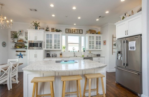 Villa Primera House | Stunning Waterfront Home w/Private Saltwater Pool & beautiful new Tiki Bar!