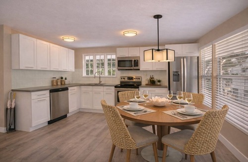 Tarpon River Apartment | Stylish 2BR - 5 min to Beach & Las Olas - Views