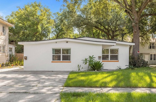 Colonialtown South House | Stylish 2BR in Downtown Orlando, Walk to Lake Eola & Colonial Town!