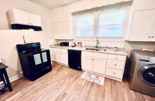 Birmingham House | Stylish 3BR Home Sleeps 8 w/Grill – Near CrossPlex & Downtown