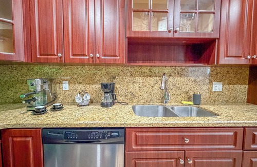 Flagami House | Stylish & Centrally Located Miami Stay/Free Parking & Fast WiFi