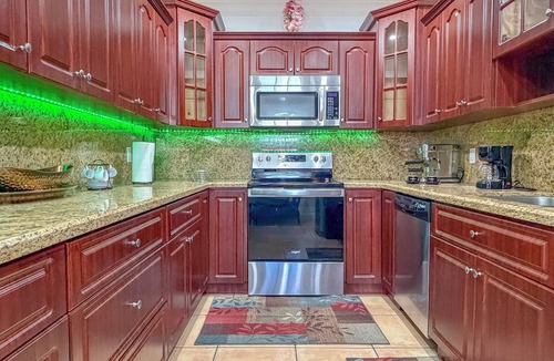 Flagami House | Stylish & Centrally Located Miami Stay/Free Parking & Fast WiFi