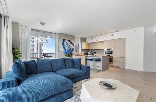 Hollywood South Central Beach Condo | ★ Stylish Condo with Ocean Views, NO PARKING & RESORT FEE, CHECK DETAILS